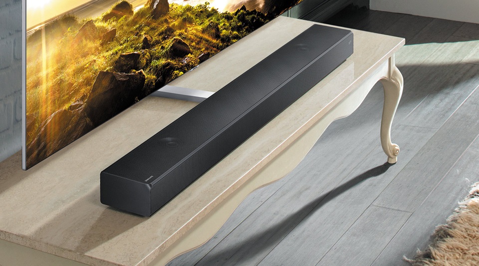 Thiết kế tinh giản một thanh loa duy nhất cùng màu đen nhám sang trọng của Samsung Soundbar Sound+ MS750
