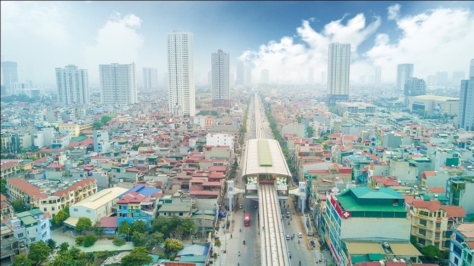 Nhiều rác thải xuất hiện dưới đường sắt trên cao Cát Linh - Hà Đông - 1 
Đường sắt trên cao Cát Linh - Hà Đông nhìn từ trên cao. Đến tháng 9/2017, dự án đã hoàn thành được 95% hạng mục xây dựng cơ bản. Theo dự kiến, tuyến đường sắt trên cao này sẽ vận hành thử vào tháng 10/2017, tuy nhiên, do chậm tiến độ, kế hoạch chạy thử sẽ phải lùi lại.