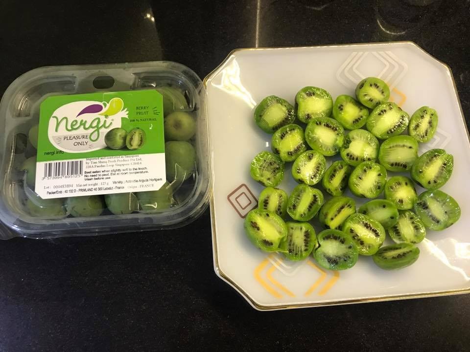 Nhìn đã chảy nước miếng, chị em tranh mua kiwi tí hon 1 triệu đồng/kg - 2
Kiwi berry có nguồn gốc từ New Zealand, Canada, Pháp...