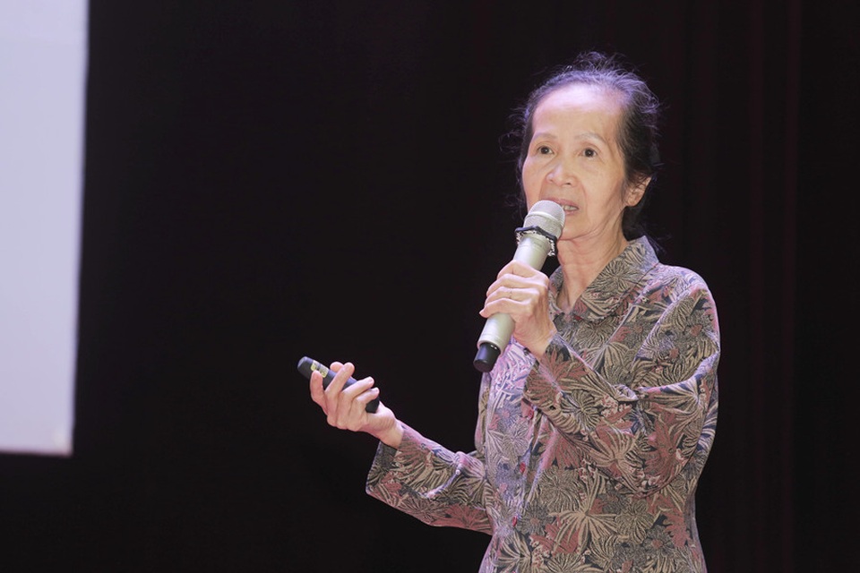 Chuyên gia Phạm Chi Lan: “Sinh viên Việt thiếu nhất sự tự tin giao tiếp” - 1 Chuyên gia kinh tế Phạm Chi Lan lo ngại khi sinh viên Việt thiếu hụt kỹ năng.