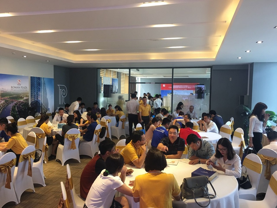 Lễ khai trương căn hộ mẫu Roman Plaza thu hút hàng trăm khách tham dự - 1 Lễ khai trương căn hộ mẫu Roman Plaza tại tầng 4-5 CT3 The Pride ngày 24/9 thu hút nhiều khách hàng tham gia