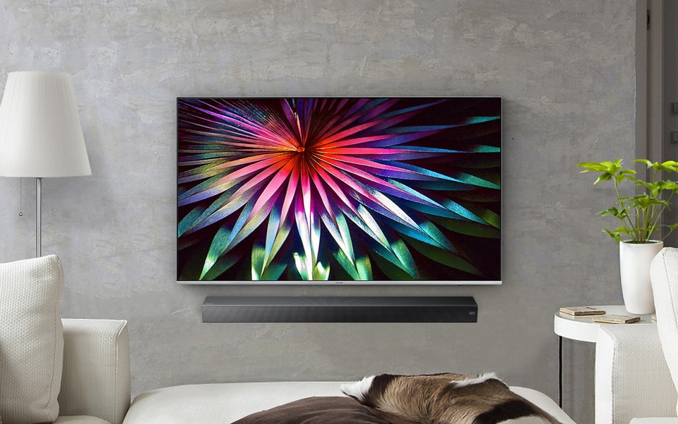 Biến không gian 30m² thành rạp phim trong tích tắc - 1 TV màn hình mỏng, kích thước vừa phải khoảng 49 – 55 inch là thiết bị phổ biến trong không gian giải trí tại gia hiện đại