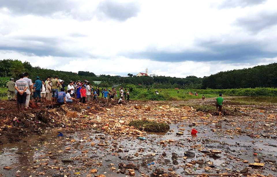 Cháu bé bị nước cuốn ở Đồng Nai được tìm thấy tại Bình Dương - 4 Hồ nước nơi tìm thấy thi thể nữ sinh lớp 11 ở Bình Phước sau 2 ngày bị nước cuốn xuống cống mất tích.