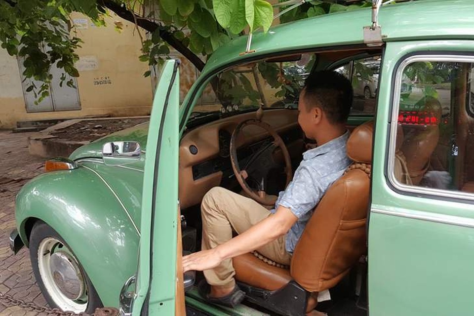Nước mắt người lái xe ôm gặp vợ ở khách sạn - 1 Nhiều năm tham gia làm công việc của thám tử tư, anh Hưng chứng kiến không ít câu chuyện oái oăm. Ảnh: Nhật Linh