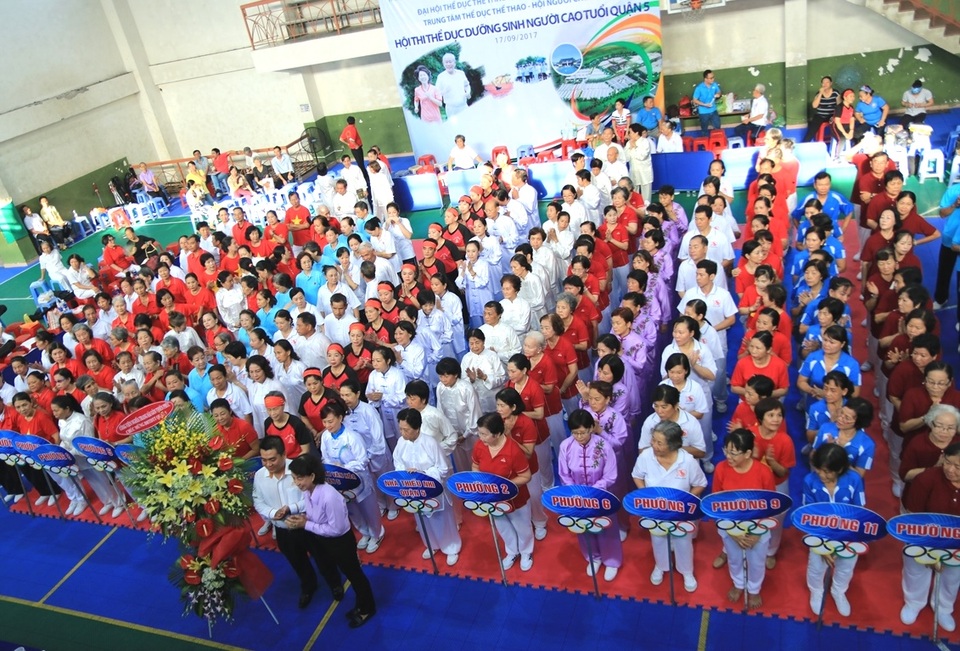 Hơn 4.000 người cao tuổi TP.HCM tham gia hội thi thể dục dưỡng sinh - 1 Hơn 4.000 người cao tuổi TP.HCM tham gia hội thi thể dục dưỡng sinh - 1