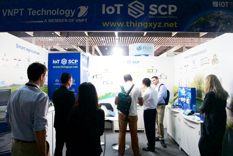 VNPT Technology mang gì đến triển lãm công nghệ IoT hàng đầu thế giới? - 1 Gian trưng bày giải pháp của VNPT Technology thu hút nhiều sự chú ý của đối tác và khách mời quốc tế tại sự kiện