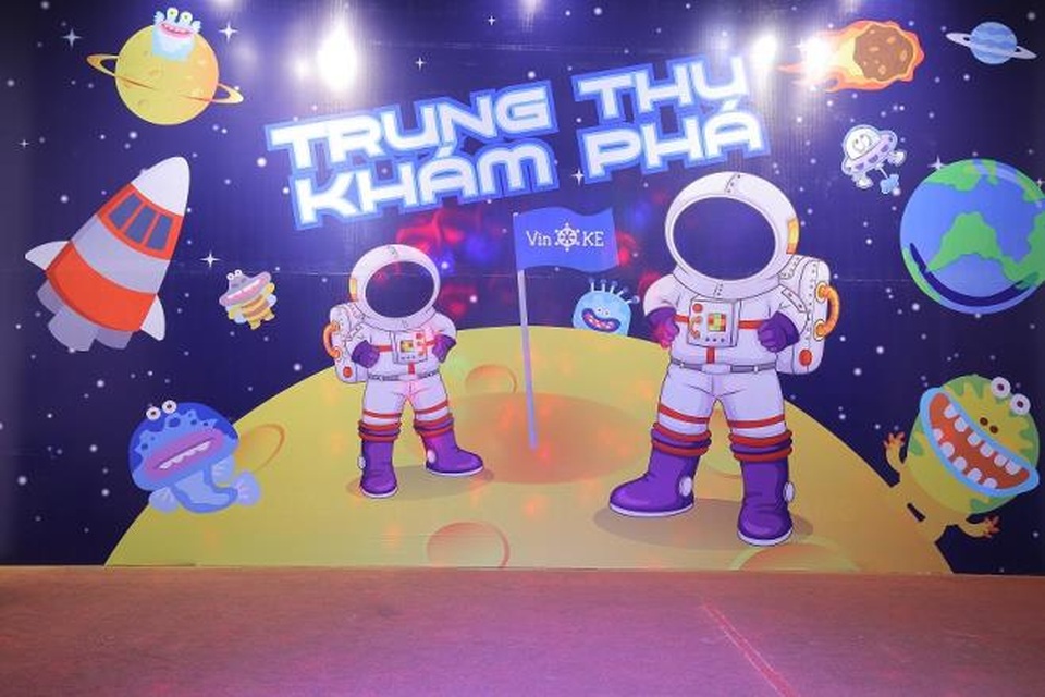 Xứng đáng là “thiên đường vui chơi giải trí”, năm nay Vinpearl Land triển khai đồng bộ chương trình Trung thu trên toàn hệ thống từ Bắc vào Nam: Vinpearl Land Mega Mall Times City - Hà Nội, Vinpearl Land Nha Trang, Vinpearl Land Phú Quốc, truyền tải thông điệp ý nghĩa về lưu giữ nét đẹp văn hóa truyền thống và tôn trọng nét đẹp giao thoa hiện đại.