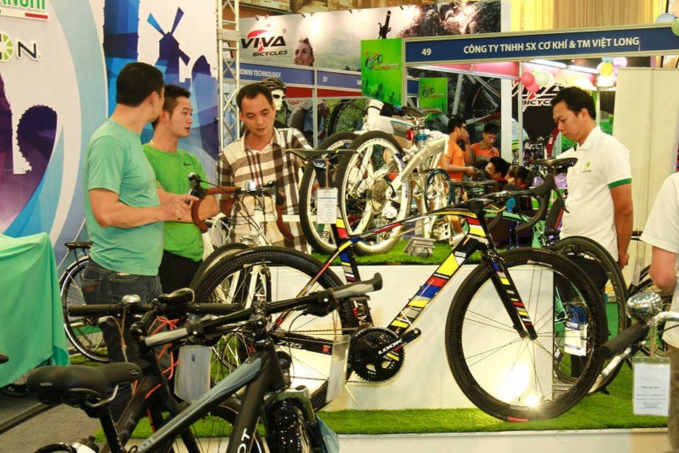 "Vietnam Cycle 2017- Những vòng quay không ngừng" - 1 Đặc biệt, không thể không kể đến Takuda – Nhà tài trợ chính thức cho VIETNAM CYCLE 2017. Dù chỉ mới khởi nghiệp năm 2013 nhưng Takuda đã có vị trí nhất định trên thị trường xe đạp điện và đón nhận được nhiều tình cảm từ công chúng nhờ liên tục cập nhật công nghệ mới hiện đại nhất và giá cả phù hợp với mức thu nhập trung bình của người dân Việt Nam. Nhân dịp tham gia sự kiện này, Takuda sẽ tổ chức lễ ra mắt sản phẩm mới hoành tráng với chương trình hấp dẫn và sự có mặt của những diễn viên nổi tiếng là gương mặt đại diện cho hãng.