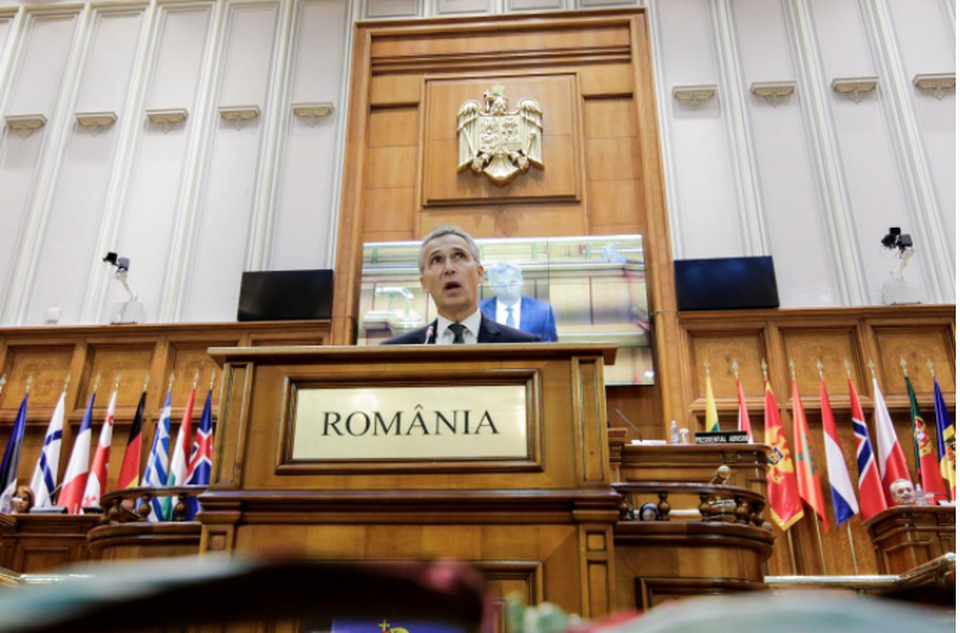 NATO tăng quân đến Romania, củng cố sườn đông với Nga - 2
Tổng Thư ký NATO Jens Stoltenberg phát biểu tại kỳ họp quốc hội NATO lần thứ 63 ở Bucharest (Romiania) ngày 9-10. Ảnh: REUTERS