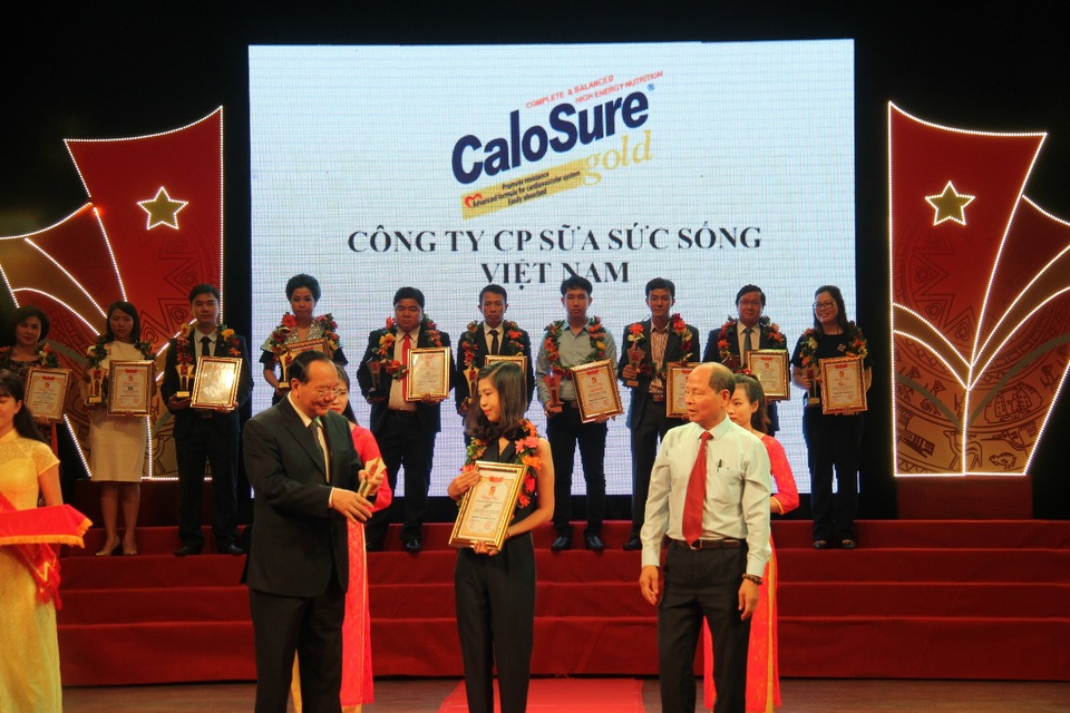 Tôn vinh doanh nghiệp đạt giải Sao vàng doanh nhân Đất Việt 2017 - 1 Tôn vinh doanh nghiệp đạt giải Sao vàng doanh nhân Đất Việt 2017 - 1