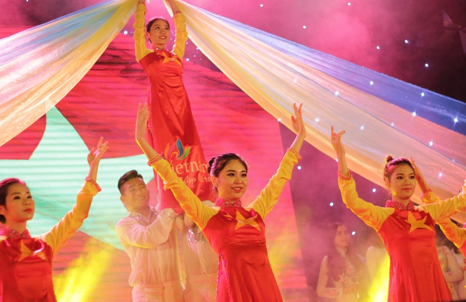 Bùng nổ đêm nhạc “Nhật ký 20” chào tân sinh viên Học viện Báo chí - 1