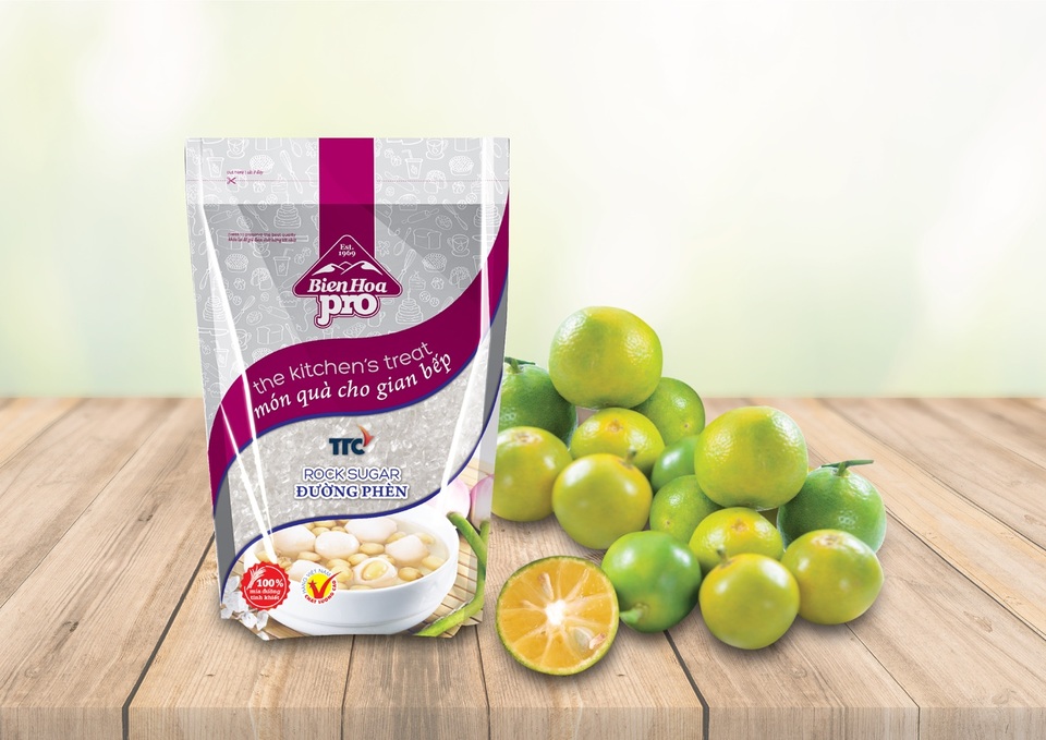 Những công dụng tuyệt vời từ đường phèn - 1 Do đặc tính thanh mát, khi đường phèn kết hợp cùng những nguyên liệu như tắc, vỏ quýt hoặc cánh hoa hồng tươi sẽ giúp trị ho, viêm họng và các bệnh về đường hô hấp khác vô cùng hiệu quả.