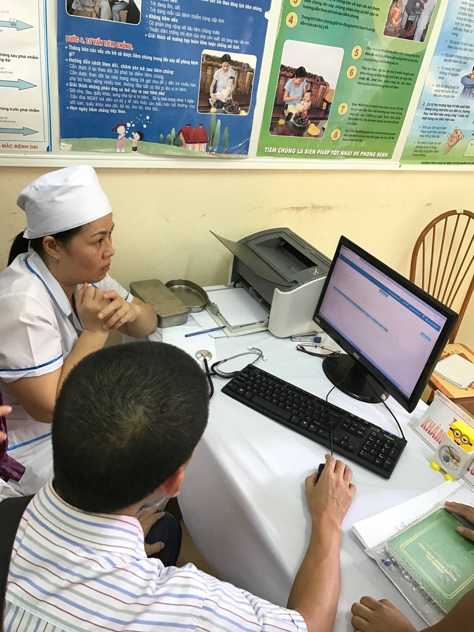 Bước ngoặt số hóa hệ thống quản lý tiêm chủng - 1 Phần mềm giúp cán bộ y tế địa phương quản lý việc tiêm chủng cho người dân dễ dàng hơn
