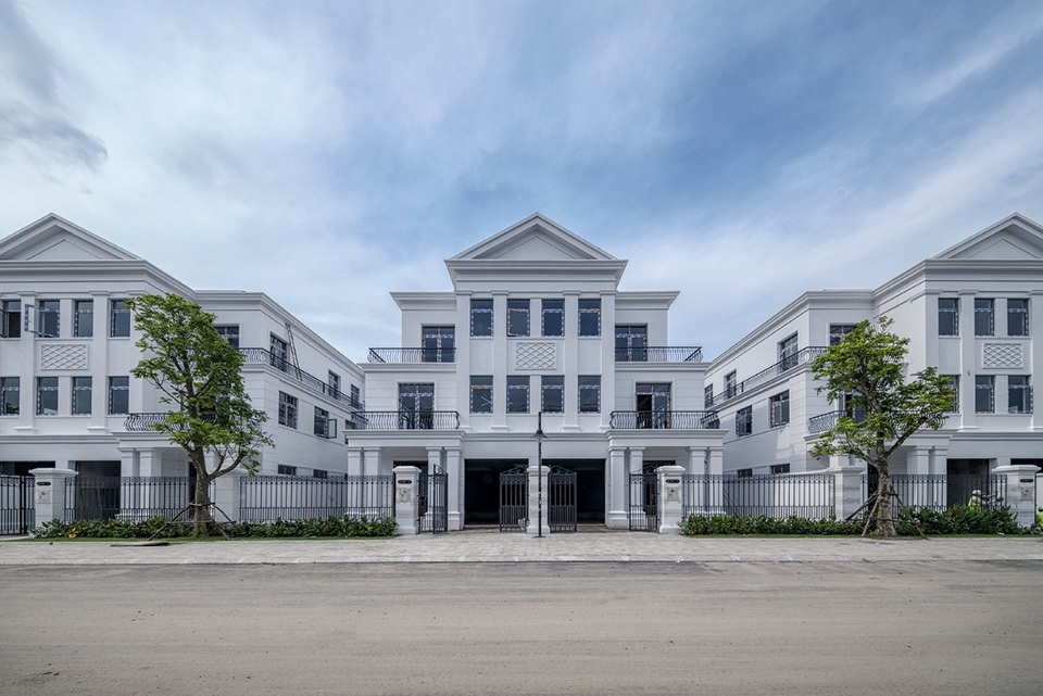 Cơn sốt bàn giao các căn biệt thự đầu tiên tại Vinhomes Riverside The Harmony - 1
Biệt thự Vinhomes Riverside Harmony sẽ được bàn giao tới khách hàng trong tháng 10 này.