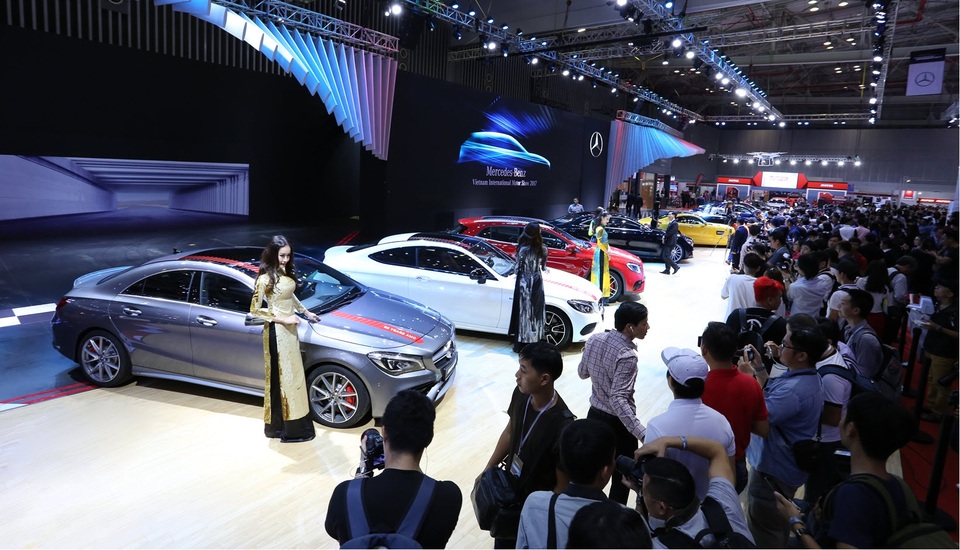 Mercedes-Benz Việt Nam nổi bật tại VIMS 2017 với dàn xe thể thao - 1 MBV kỷ niệm 50 năm thành lập thương hiệu Mercedes-AMG với dàn xe thể thao ấn tượng