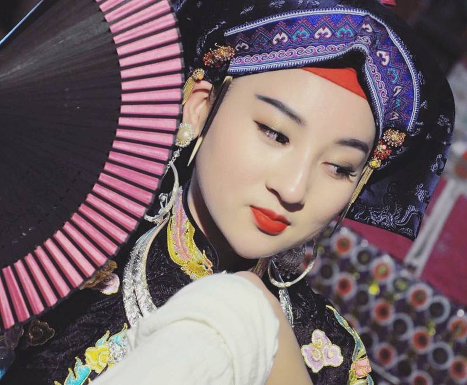 Cô đồng trẻ và niềm đam mê với Di sản Văn hóa phi vật thể thứ 11 của Việt Nam - 2 Cô đồng trẻ và niềm đam mê với Di sản Văn hóa phi vật thể thứ 11 của Việt Nam - 2