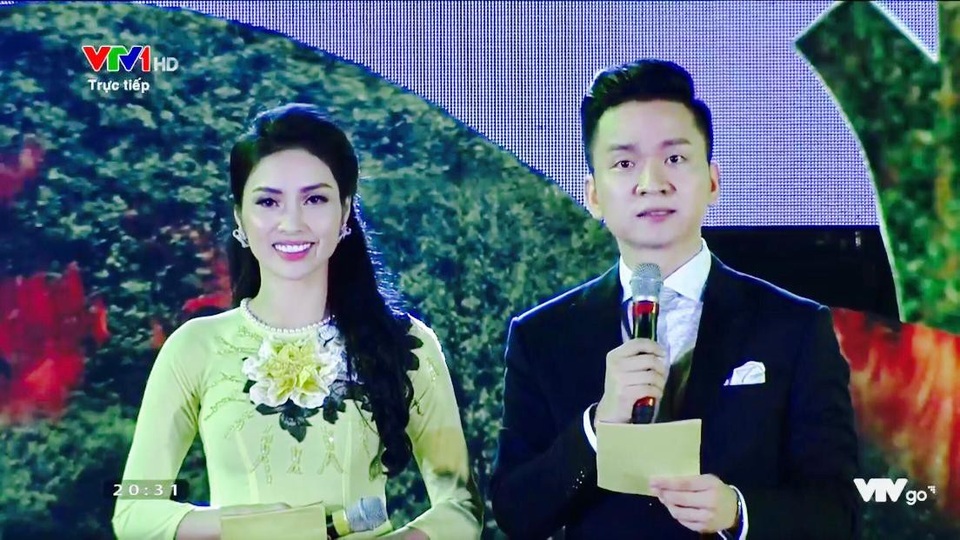 MC Huyền Sâm tự hào và xúc động khi dẫn chương trình tri ân các anh hùng liệt sỹ tại Truông Bồn - 1 MC Huyền Sâm tự hào và xúc động khi dẫn chương trình tri ân các anh hùng liệt sỹ tại Truông Bồn - 1
