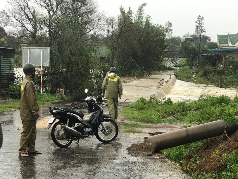 Một số tuyến đường tại huyện MĐrắk bị ngập nước cản trở giao thông