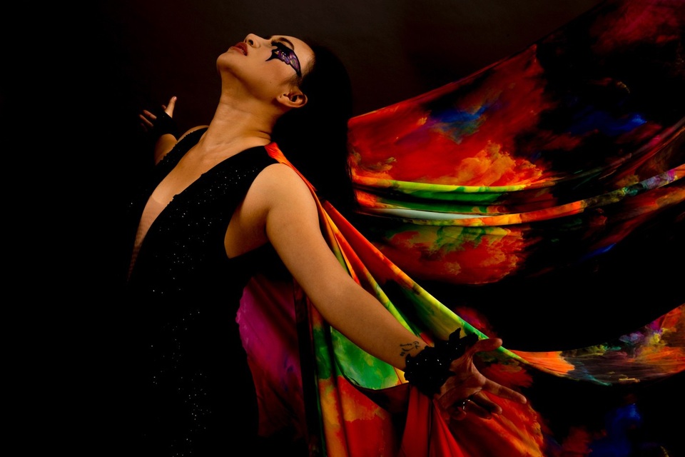 Khánh Linh trở lại ấn tượng và quyến rũ trong Album mới nhất - 1 Khánh Linh trở lại ấn tượng và quyến rũ trong Album mới nhất - 1