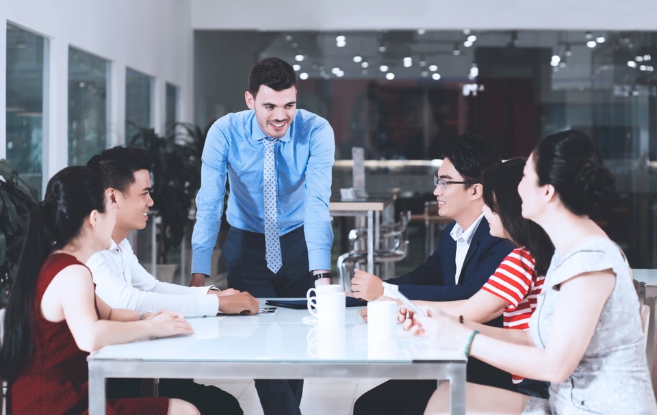 3 mẹo chọn giáo viên tiếng Anh giúp bạn mau tiến bộ - 1
Biết cách chọn giáo viên, bạn sẽ dễ dàng chinh phục tiếng Anh.