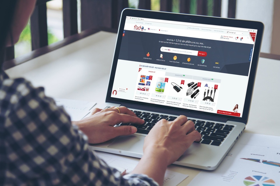 
Người tiêu dùng hiện đã có thể tiếp cận với hàng hóa toàn cầu nhờ thương mại điện tử xuyên biên giới.
