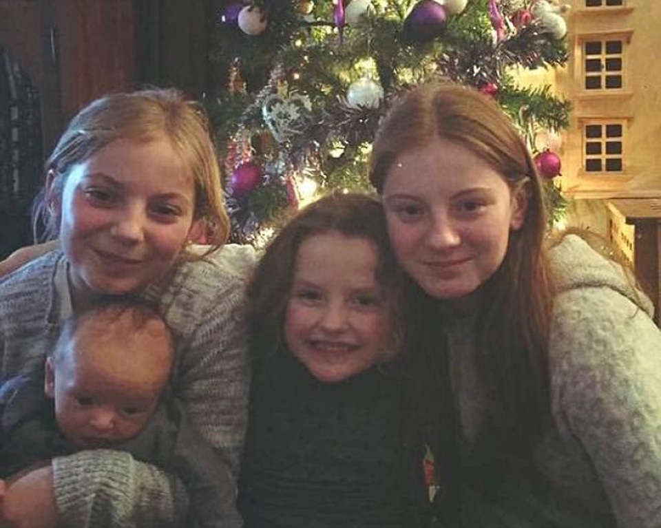 Đã dùng tất cả các biện pháp tránh thai, người phụ nữ này vẫn mang bầu - 2 4 thiên thần nhỏ: Sofie, 12 tuổi, Sarah, 11 tuổi, Stevie, 5 tuổi và Reginald, 1 tuổi, của Emma.