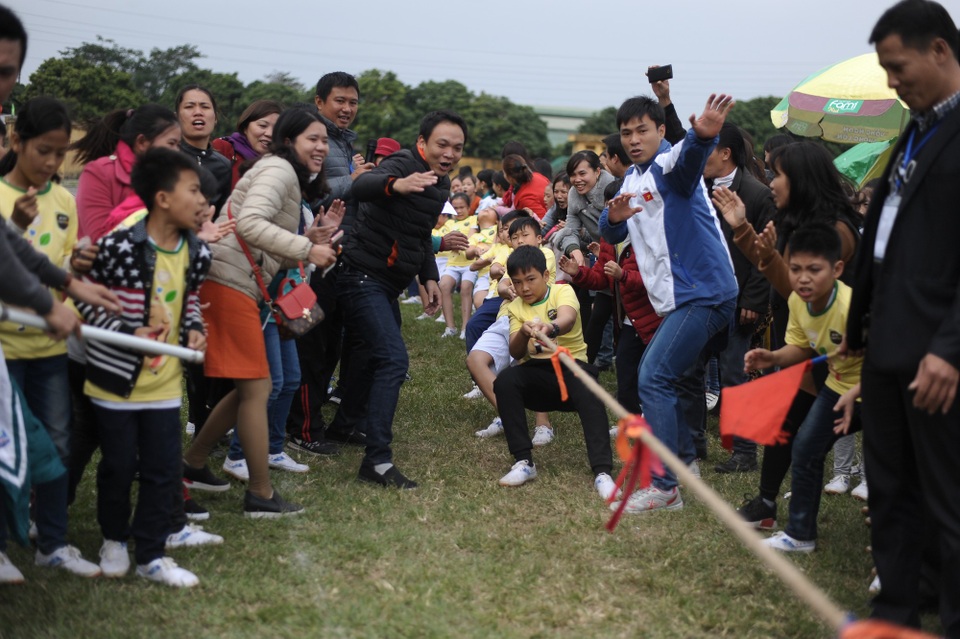 Hội thao FAMIKID – Điểm thứ 3 sôi động - 2
Môn kéo co vui hết nấc!