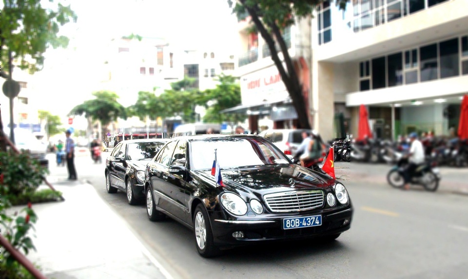 Phó Thủ tướng Slovakia thăm Tòa tháp Tài chính Bitexco - 1 Đoàn xe của Phó Thủ tướng Slovakia dừng chân tại Tòa tháp Tài chính Bitexco.