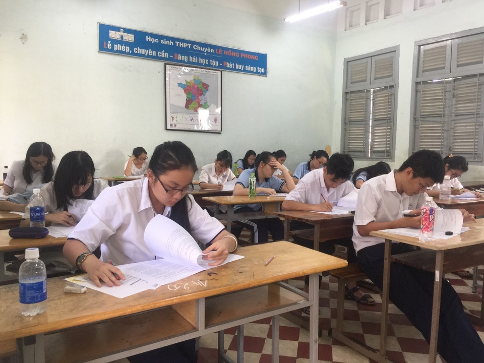 Kent Việt Nam sắp triển khai chương trình Dự bị Đại học Quốc tế - 1
Học sinh trường THPT Chuyên Lê Hồng Phong chăm chú làm bài thi.