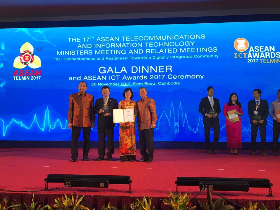 BIDV Payment đạt giải Bạc tại ASEAN ICT Awards 2017 - 1
BIDV là ngân hàng đầu tiên tham gia và đạt giải cao tại ASEAN ICT Awards.