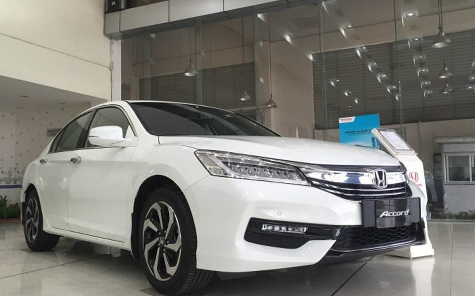 Ô tô Honda giảm 130 triệu đồng: Quyết đấu giá, dìm nhau xuống đáy - 2
Mẫu xe hạng D Honda Accord cũng được giảm mạnh.