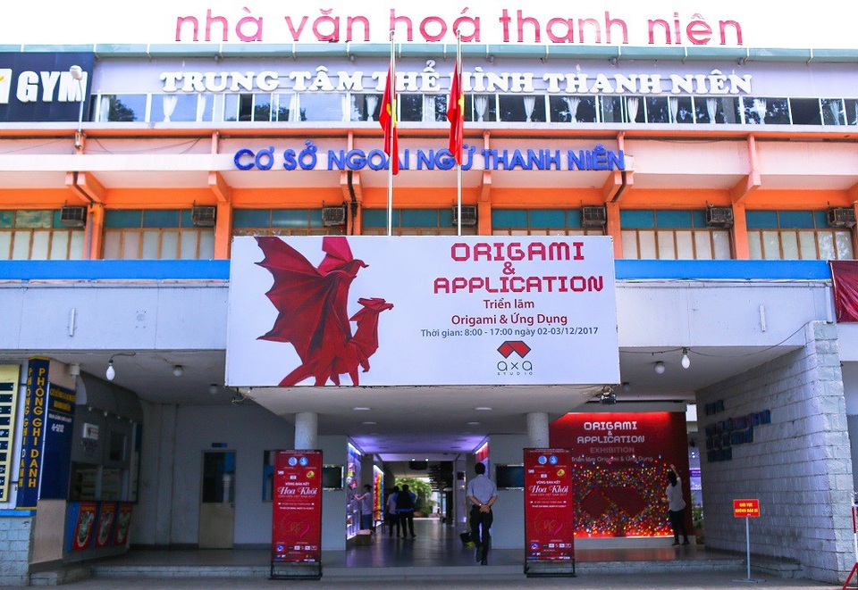 Tổ chức Triển lãm nghệ thuật xếp giấy và ứng dụng tại TP.HCM - 1 Triển lãm gồm 2 chủ đề: “Thế giới thiên nhiên” và “Ứng dụng origami trong đời sống”. Đến sự kiện, bạn sẽ được check-in với back drop ghép từ 1.000 con hạc giấy.
