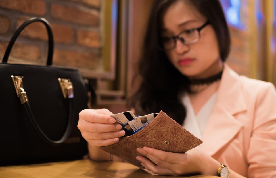 Samsung Pay - Chìa khoá bảo mật cho xu hướng không tiền mặt - 1 Rất nhiều người dùng Việt không xóa hoặc che mờ số CVV đằng sau thẻ tín dụng, đây là dãy số rất quan trọng khi thanh toán và dễ dàng bị hack tài khoản.