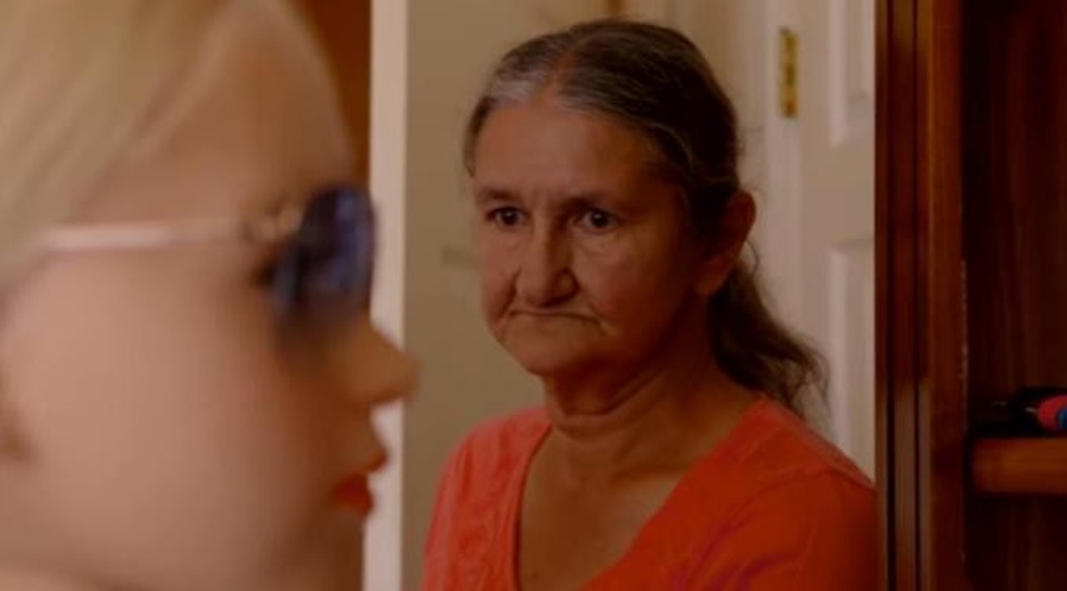 Vợ ghen bắt chồng lựa chọn giữa mình và búp bê tình dục - 1 Mối quan hệ của Tine và chồng đang bị đe dọa vì những con búp bê