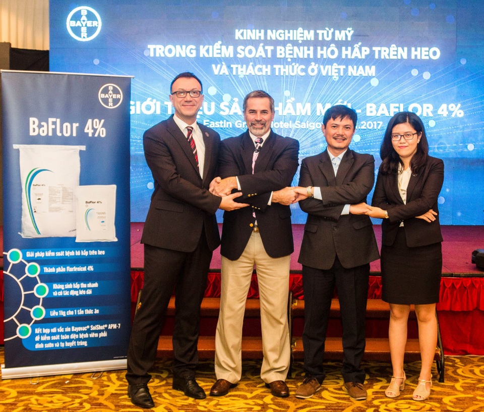 Bayer cung cấp giải pháp kiểm soát toàn diện bệnh hô hấp phức hợp trên heo (PRDC) - 1 Bayer Việt Nam và đối tác cam kết hỗ trợ người chăn nuôi Việt Nam kiểm soát bệnh hô hấp trên heo với các giải pháp toàn diện