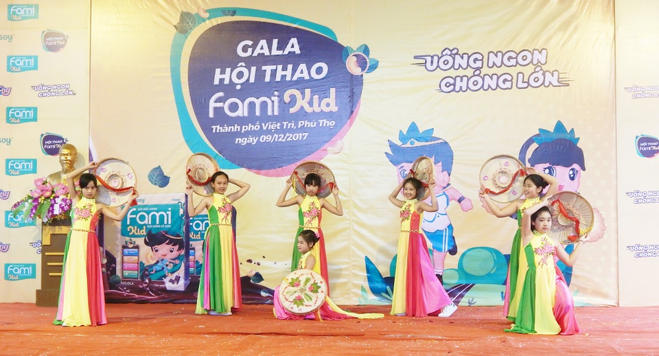 Tưng bừng Gala chung kết hội thao FAMI KID 2017 - 1
Màn trình diễn năng khiếu đặc sắc!
