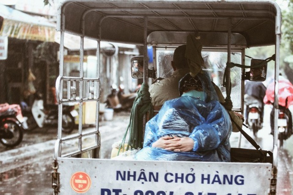 Nhọc nhằn phận người mưu sinh trong giá lạnh - 2 Những chuyến hàng trong giá lạnh. Ảnh: HP