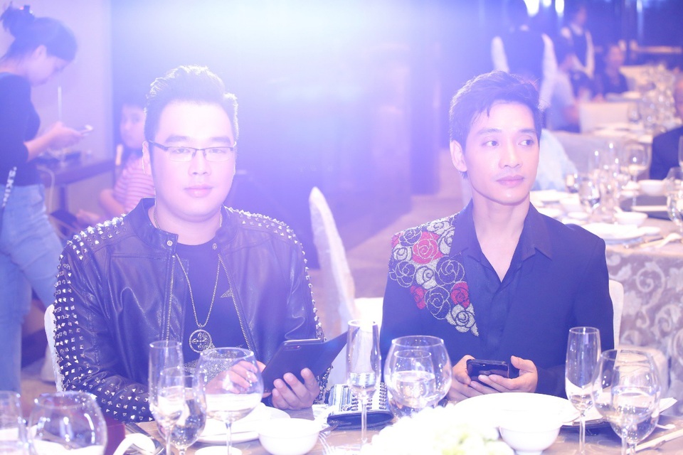 Người đứng sau thành công của thương hiệu thời trang cao cấp Lê Hoàng Hải - 1 NTK Lê Hoàng Hải ( bên trái) và Giám đốc điều hành Nguyễn An Huy( bên phải)