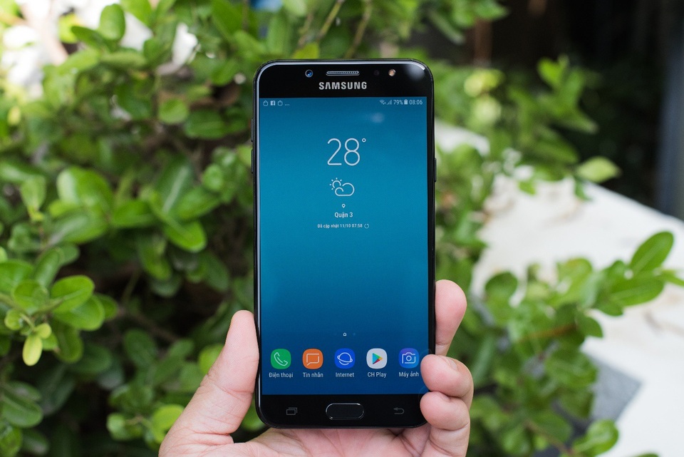 Samsung đưa chiến lược mới thông qua dòng Galaxy J - 1 Galaxy J ngày càng được người dùng yêu mến, nhất là những người trẻ