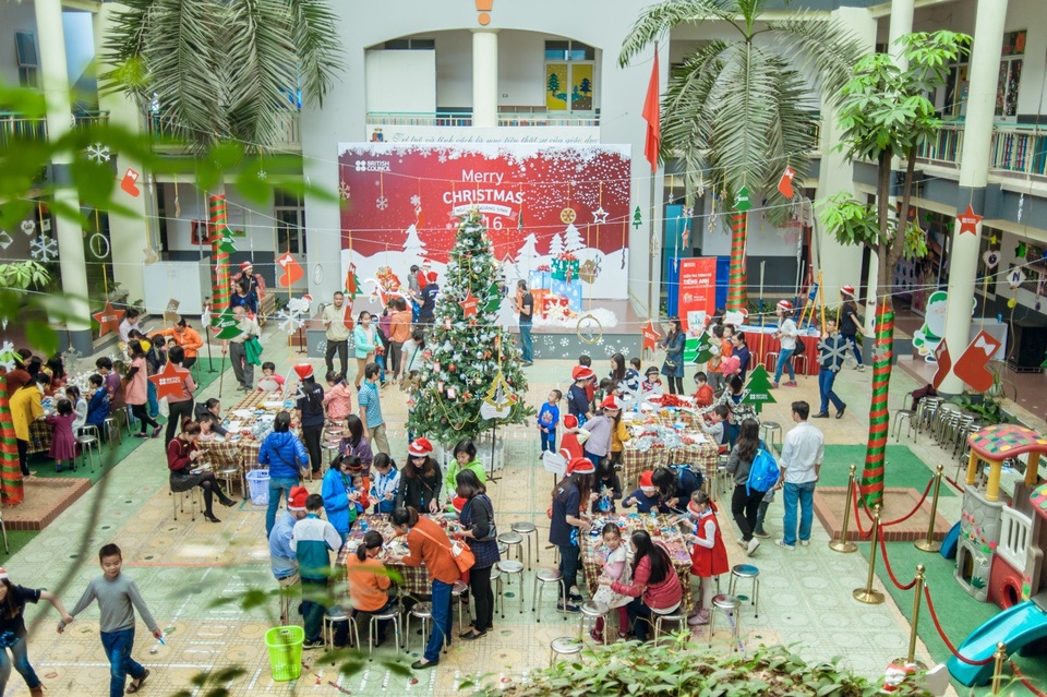 Khuôn viên trường tiểu học Brendon trong hoạt động mùa Giáng sinh 2016 do Hội đồng Anh tổ chức.