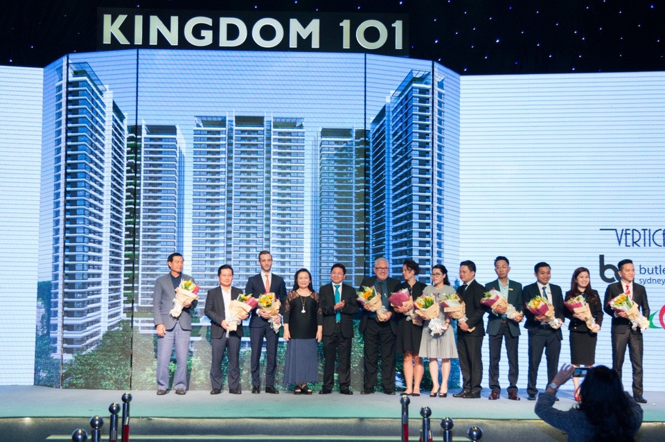 CENLAND chính thức phân phối dự án Kingdom 101 - 1 Đại diện CENLAND và Hoa Lâm tại lễ ký kết