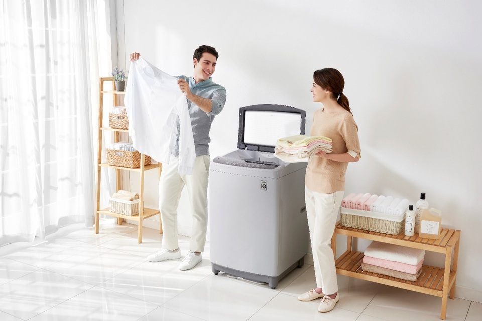 TOP 3 máy giặt "gây sốt" thị trường với công nghệ INVERTER - 1 Sapience Smart Inverter T2350 VSAW – Ngôi sao trong dòng máy giặt lồng đứng tầm trung của LG.