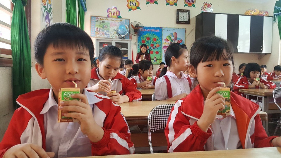Triệu suất sữa cho mục tiêu giúp trẻ em Việt Nam phát triển toàn diện - 1 Sữa đậu nành Fami kid đã đến với hàng trăm nghìn em học sinh trên toàn quốc trong 2 năm qua