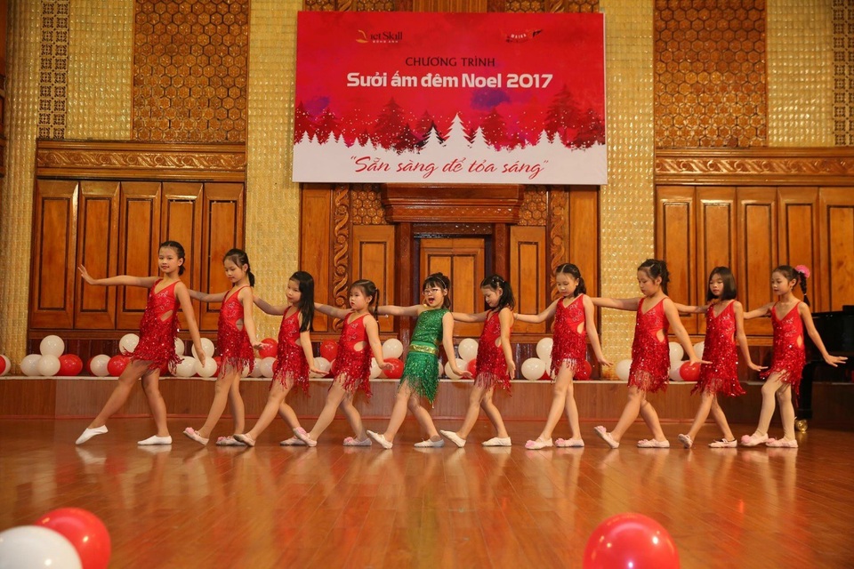 “Sưởi ấm đêm Noel” cùng Vietskill Đông Anh - 1 Phương Chi và nhóm nhảy CLB Maika