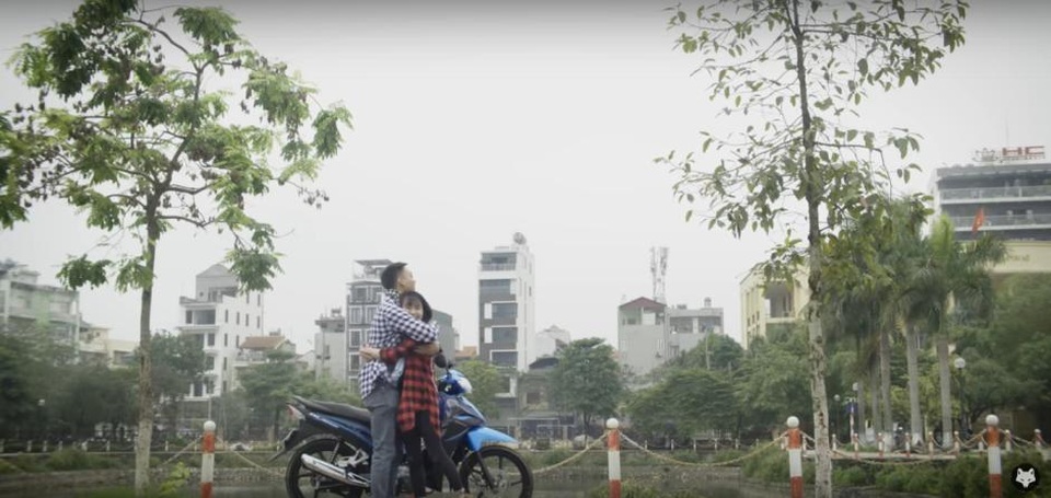 Xin đừng đổ lỗi cho tình yêu! - 10
Sau tất cả, điều mà Trắng muốn gửi gắm đến các cặp đôi chính là gì? “Trong tình yêu, hãy luôn thành thật là chính mình” bởi dù vì dù bạn muốn ngồi trên xe lâu do yên xe êm hay bạn thích bóp phanh vì phanh ăn quá hoặc đôi khi muốn cầm lái vì đi xe “thích ơi là thích” thì đối phương vẫn luôn hiểu được tình cảm của bạn mà.