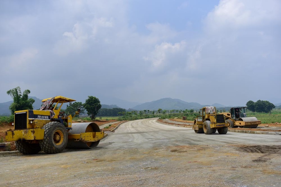 Toàn cảnh công trình khu đô thị đại học hơn 7 nghìn tỷ tại Hà Nội - 10
Nhiều hạng mục hạ tầng giao thông được triển khai chậm chạp, lẻ tẻ.