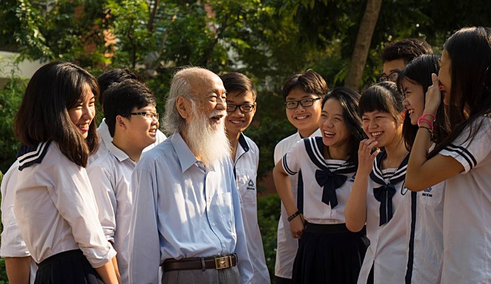 Những câu nói “khắc tạc” vào trái tim học trò của PGS. Văn Như Cương - 10
PGS Văn Như Cương ra đi, nhưng những lời căn dặn từ trái tim của người thầy đã “khắc tạc” trong trí nhớ biết bao thế hệ học trò.