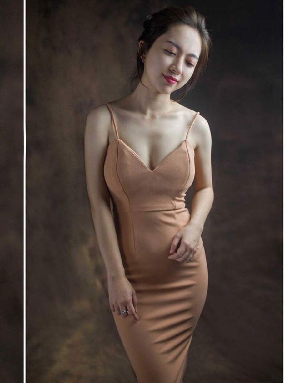 Nữ biker Việt lên báo Thái vì quá đẹp, ngắm nhan sắc thật còn giật mình hơn - 12
Thay vì chỉ diện vest, áo cưới, chụp ảnh tại studio, hai vợ chồng đã xách xe lên và đi, thực hiện một bộ ảnh cưới đầy tự do, phong khoáng trên các cung đường đẹp như mơ.