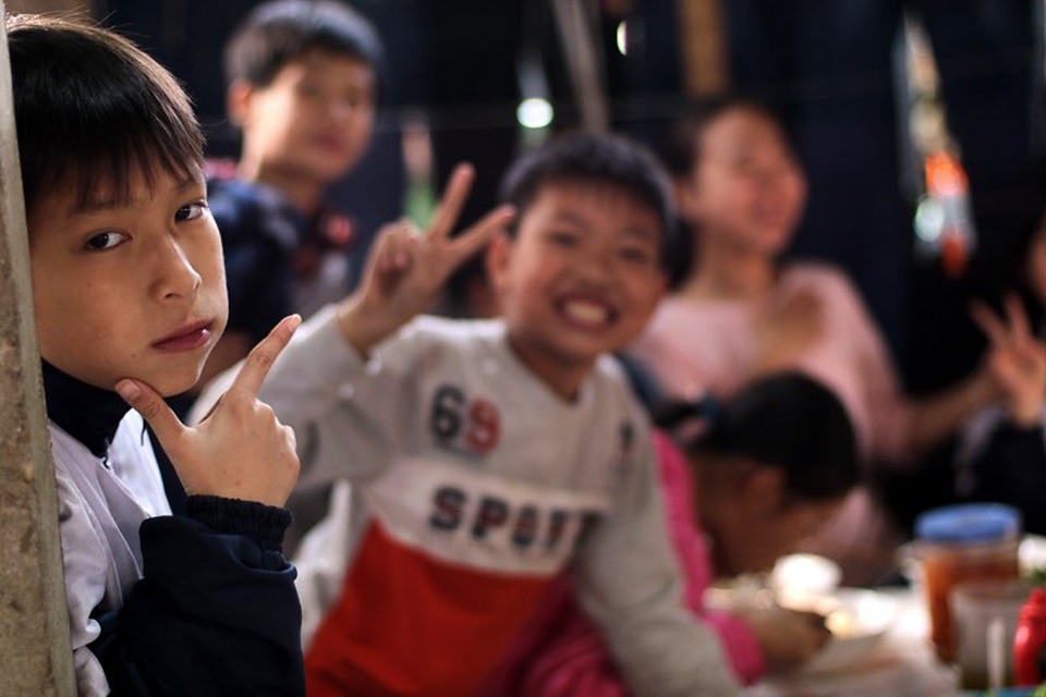 Lạ lùng phiên chợ cuối năm ở thủ đô chỉ dành cho quý ông - 11 Những quán ăn như bún, phở, bánh cuốn thường là điểm đến kết thúc buổi chơi chợ của các em.