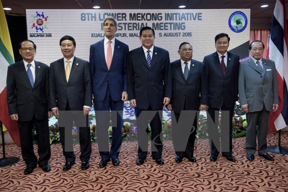 50 năm ngày thành lập ASEAN - những sự kiện đáng nhớ - 12
Phó Thủ tướng, Bộ trưởng Bộ Ngoại giao Việt Nam Phạm Bình Minh dự Cuộc họp Nhóm Công tác về Sáng kiến Khu vực Mekong tại Kuala Lumpur (Malaysia), ngày 5/8/2015. (Ảnh: Tư liệu TTXVN)